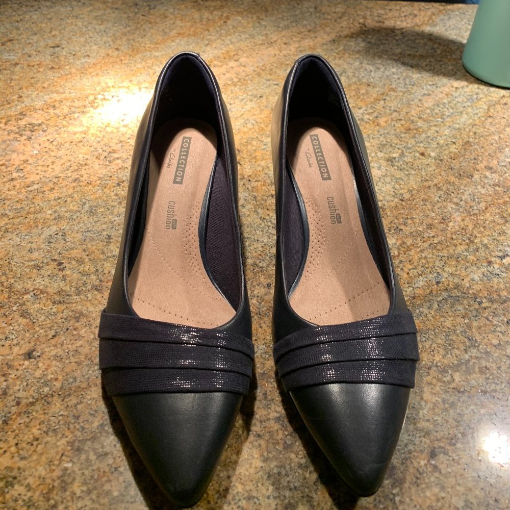 Navy heels